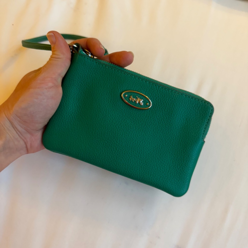Coach Kelly green wristlet - Picture 5 of 5